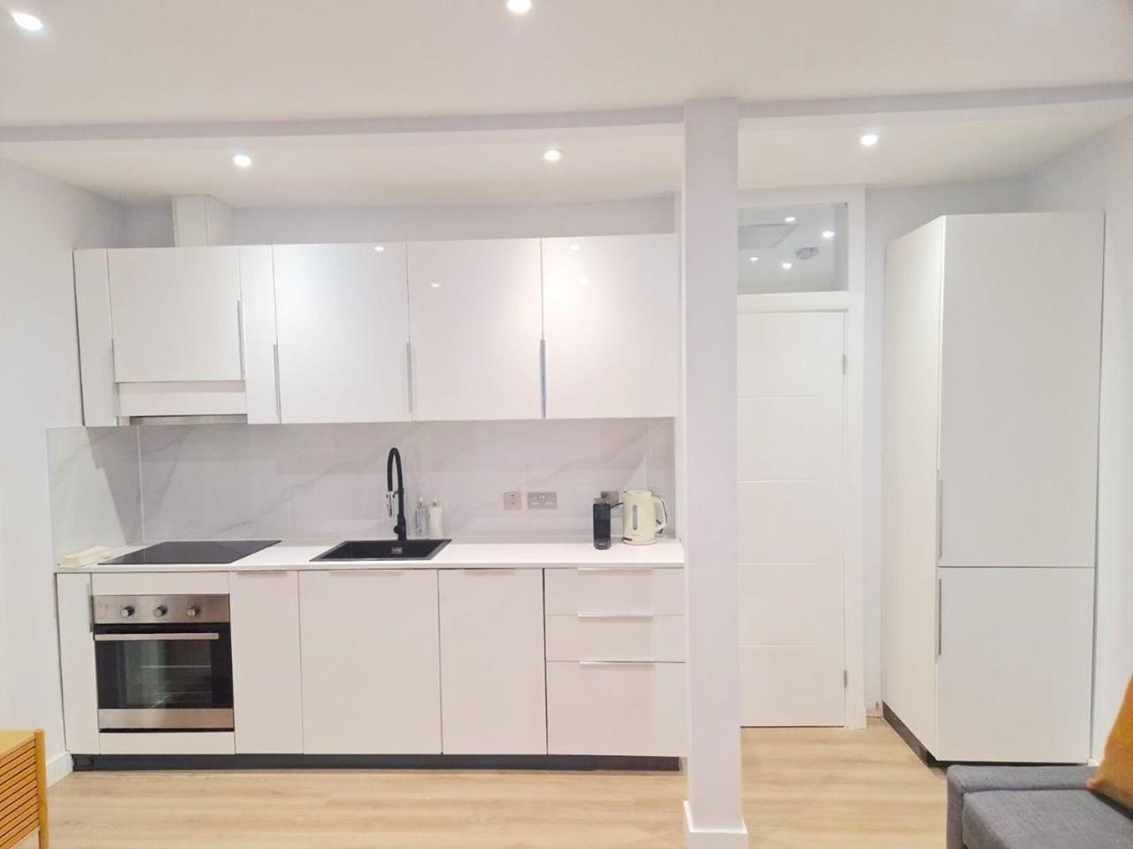 Modern 2 Bedroom Flat 20 Minutes From Oxford Street Londra